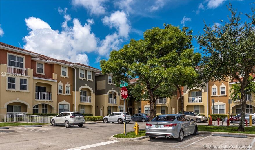EXCELLENT CONDO FOR RENT, IN DORAL AREA!!!
NEAR TO TURNPIKE HIGHWAY
3 BEDROOMS AND 2 BATHS
EASY TO SHOW.