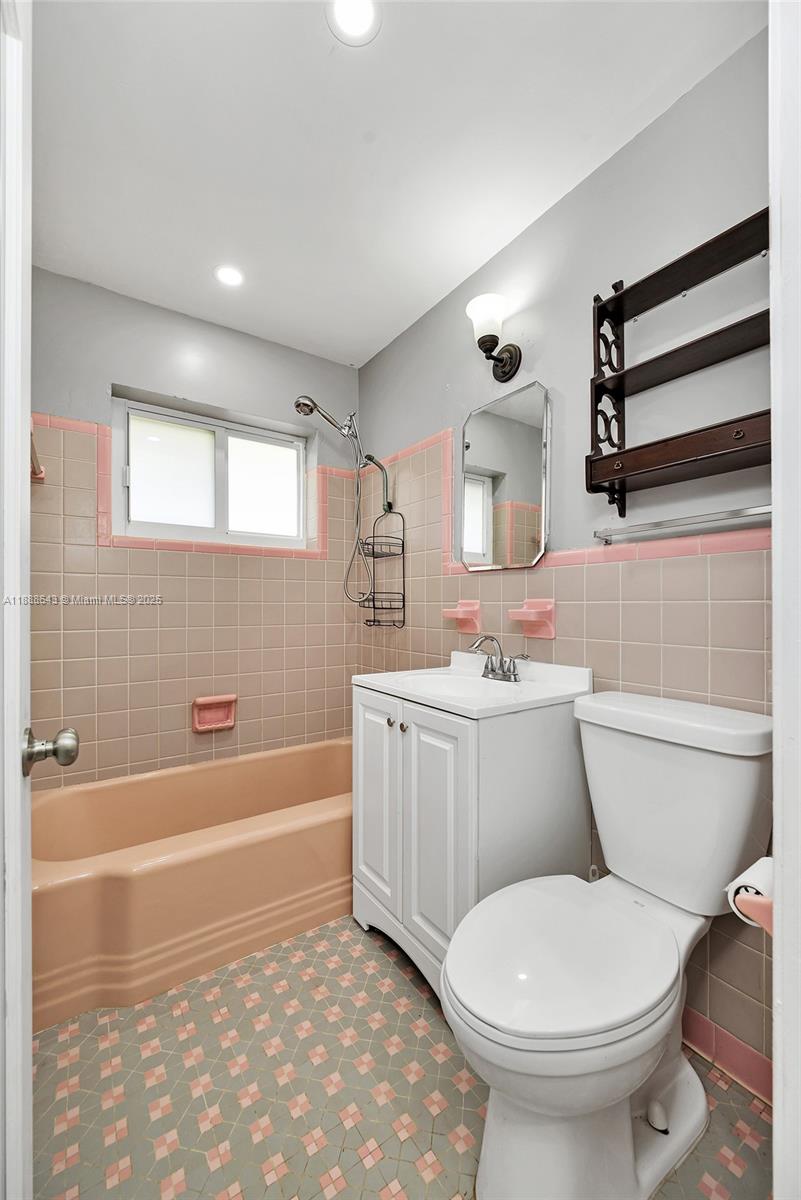 LAUDERDALE PARK 6-33 1/2 - Residential