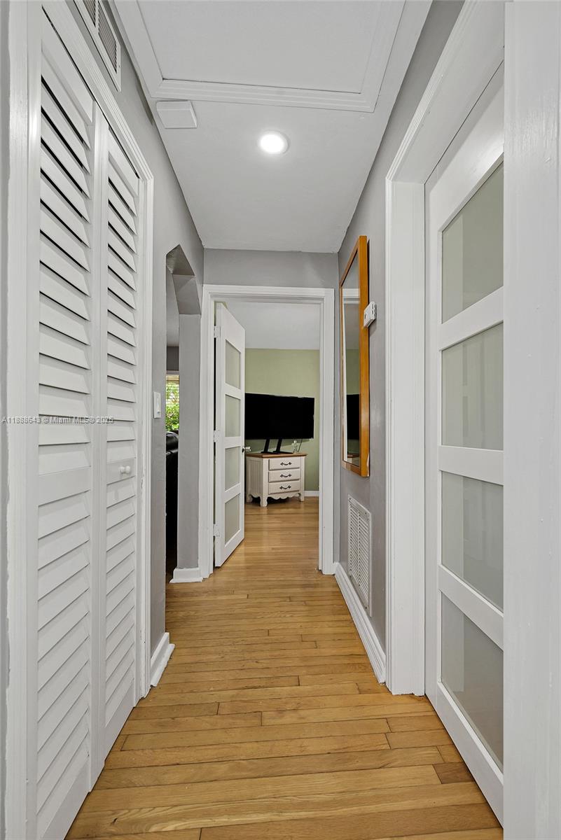 LAUDERDALE PARK 6-33 1/2 - Residential