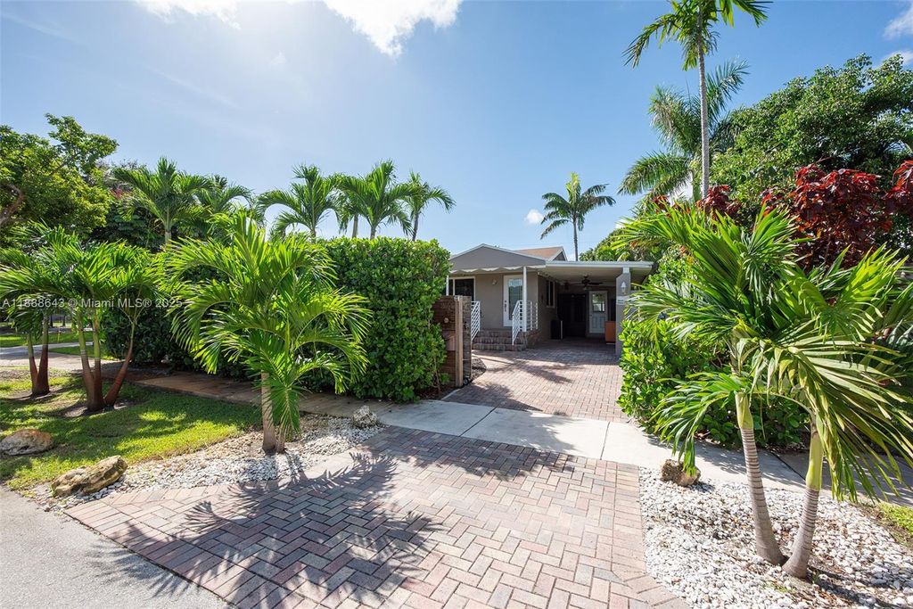 Photo of 824 NE 17th Ct, Fort Lauderdale, FL 33305 (MLS # A11888643)