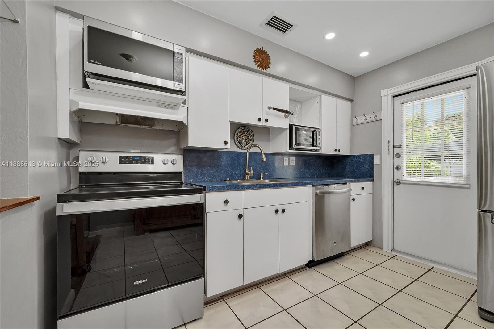 LAUDERDALE PARK 6-33 1/2 - Residential