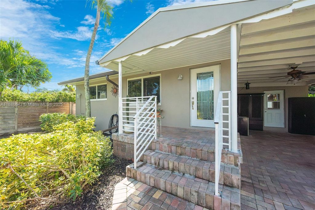 Photo of 824 NE 17th Ct, Fort Lauderdale, FL 33305 (MLS # A11888643)