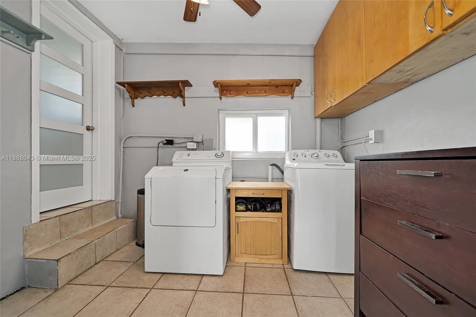 LAUDERDALE PARK 6-33 1/2 - Residential