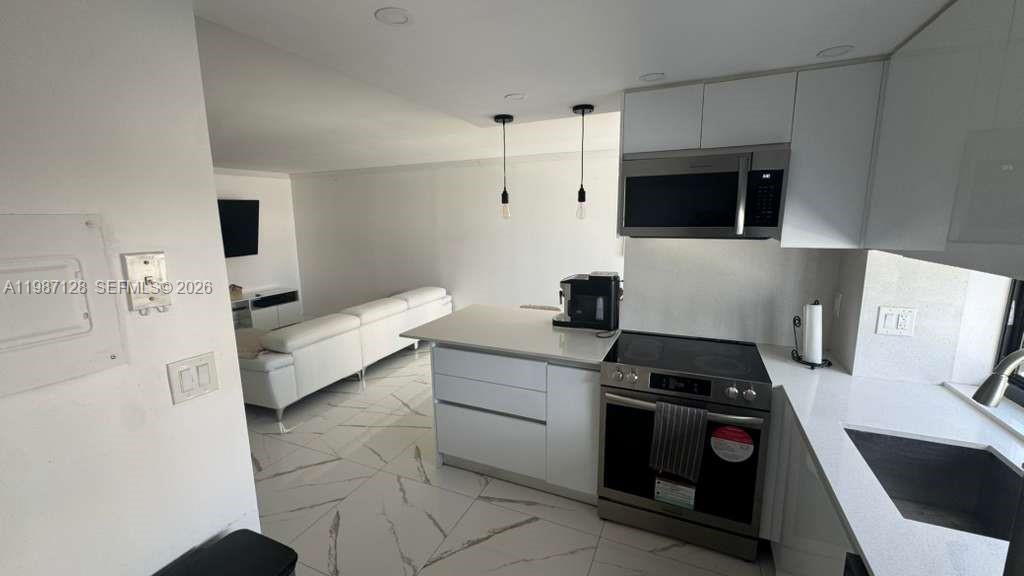 PLAZA OF AMERICAS CONDO P - Residential Lease