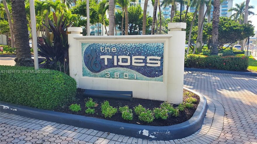 **MOTIVATED SELLER**. Fully furnished unit 1BR/1BA with ocean view at The Tides on Hollywood Beach. Tile floor throughout. Special opportunity for investors. No rental restrictions, it can be rented from day one many times a year. Airbnb allowed. Also perfect for enjoying a relaxed vacation season. Direct beach access. Gym, heated pool, business center, cafe and mini market, Valet parking. Wi-Fi, cable and hot water included in the maintenance. Located close to restaurants, shops and markets.
To show text and call listing agent.