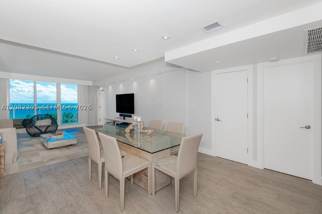 2301 Collins Ave 738
