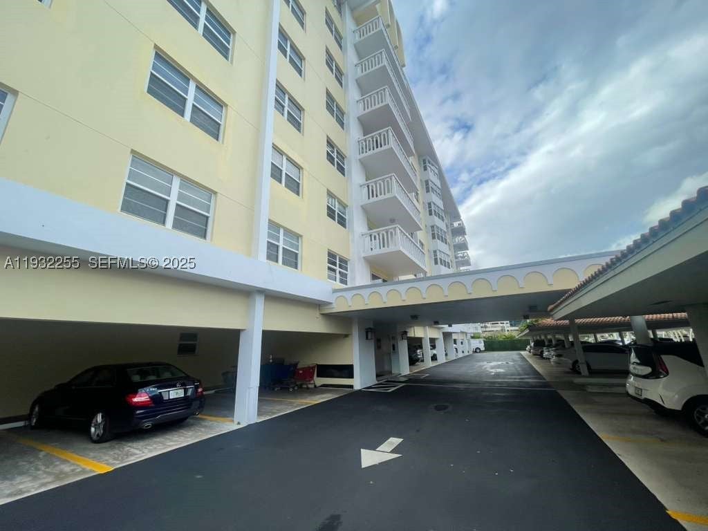 2500 NE 48th Ln 301, Fort Lauderdale FL 33308