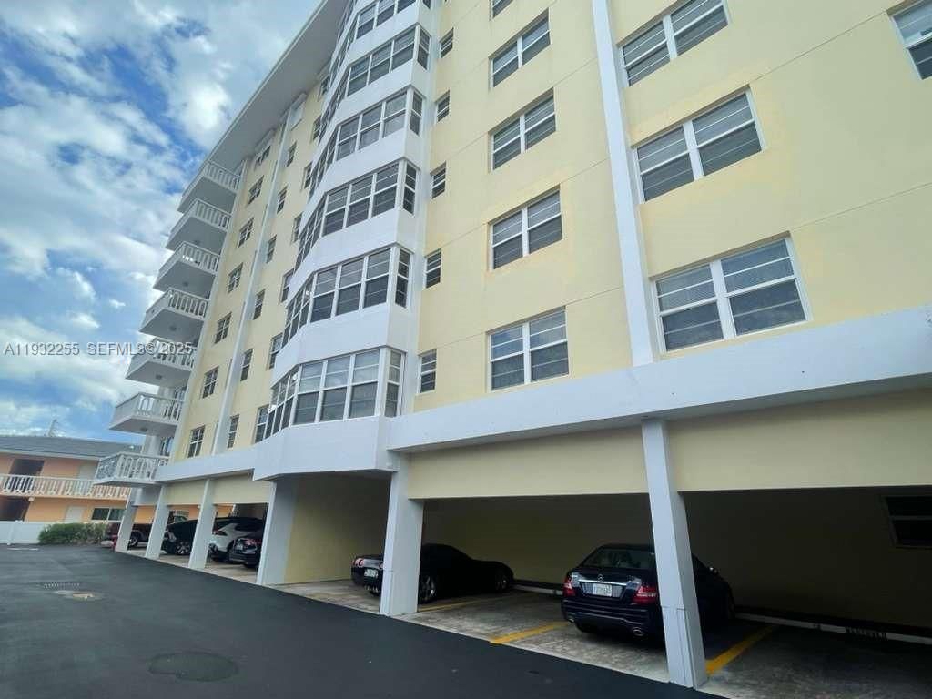 Photo of 2500 NE 48th Ln #301, Fort Lauderdale, FL 33308 (MLS # A11932255)