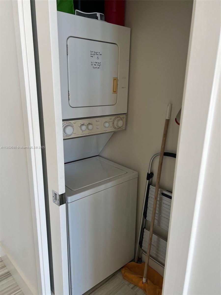 THE DECOPLAGE CONDO - Residential Lease