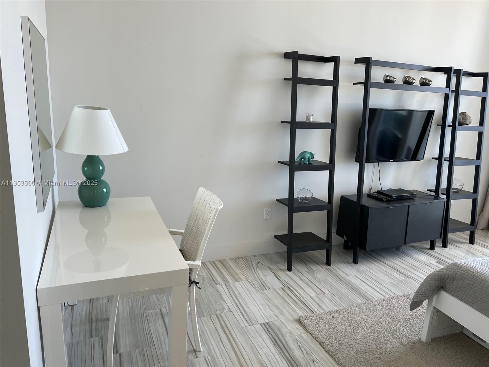 THE DECOPLAGE CONDO - Residential Lease