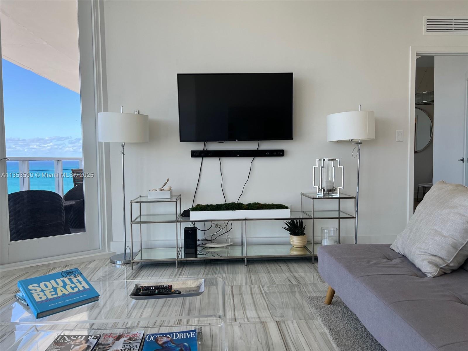 THE DECOPLAGE CONDO - Residential Lease