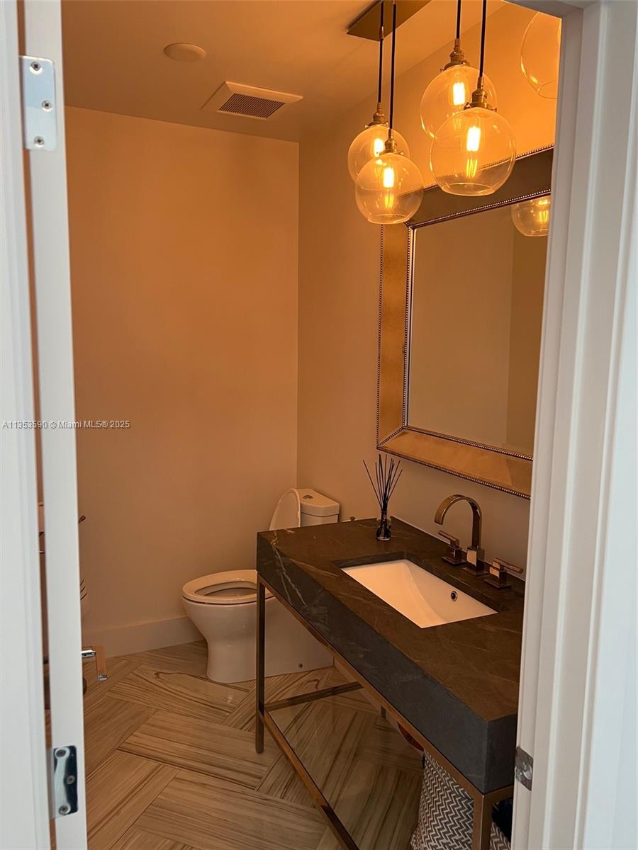 THE DECOPLAGE CONDO - Residential Lease