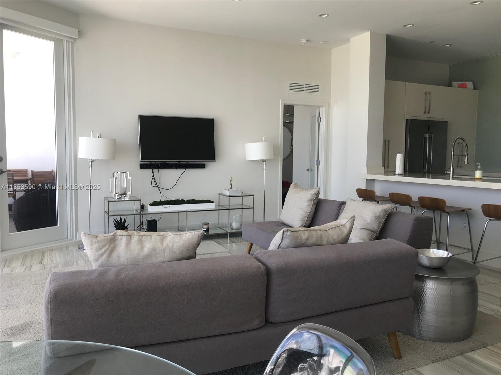 THE DECOPLAGE CONDO - Residential Lease