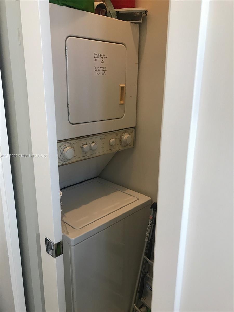 THE DECOPLAGE CONDO - Residential Lease