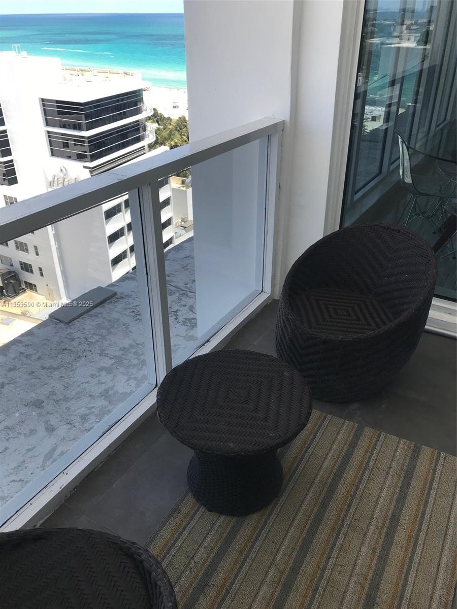 THE DECOPLAGE CONDO - Residential Lease