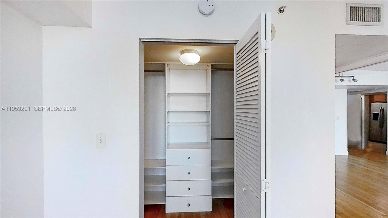 BRICKELL ON THE RIVER N T - Residential