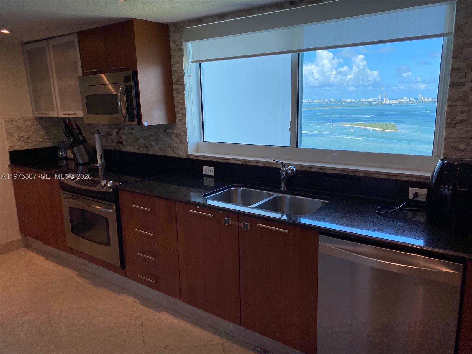 1800 CLUB CONDO - Residential Lease