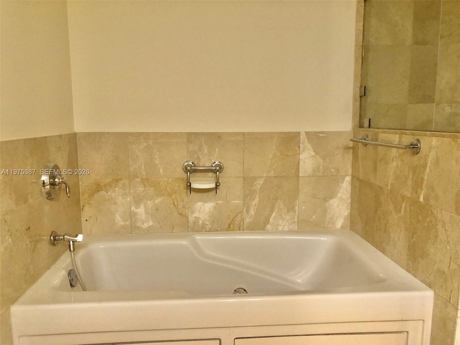 1800 CLUB CONDO - Residential Lease