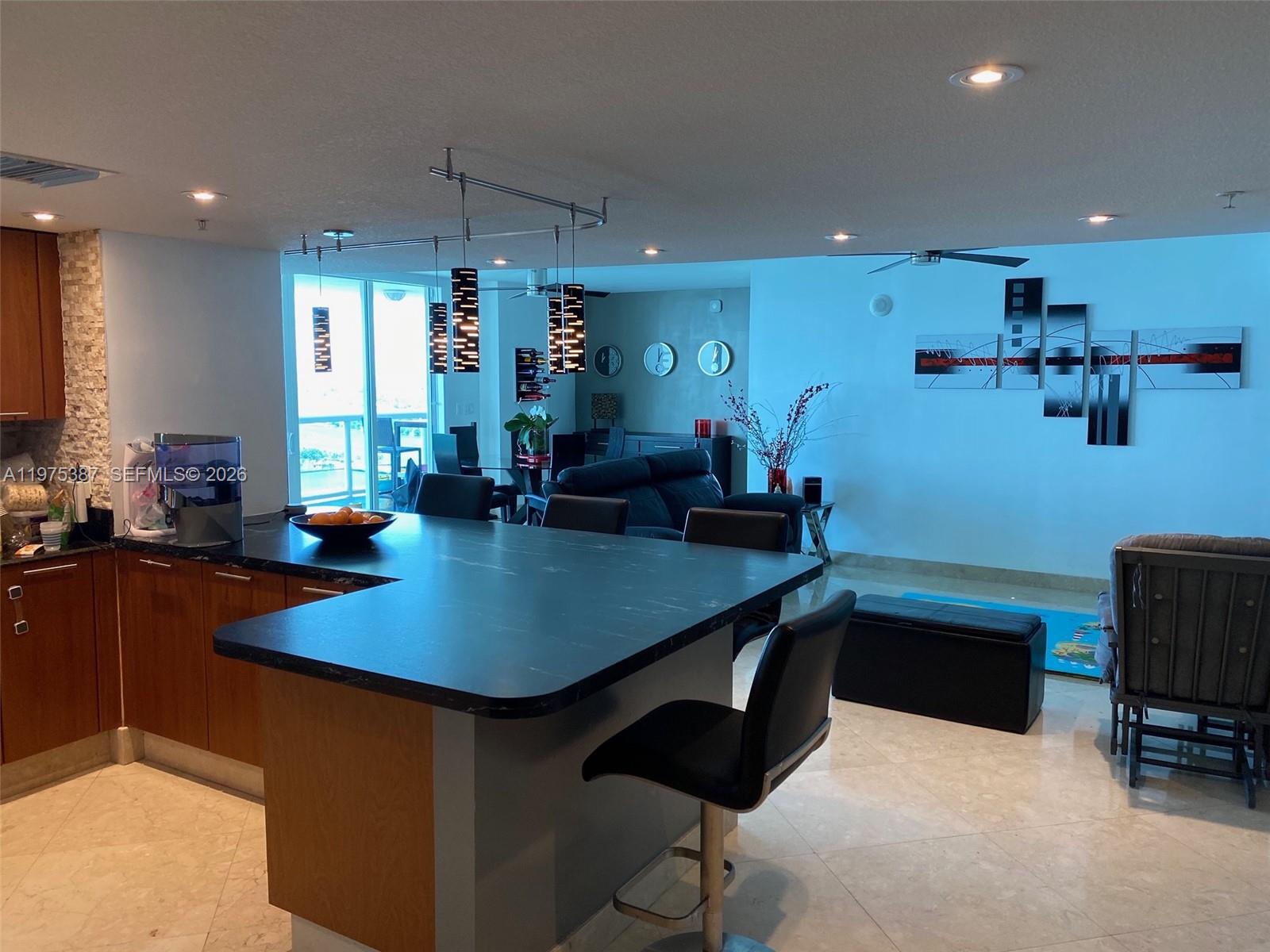 1800 CLUB CONDO - Residential Lease