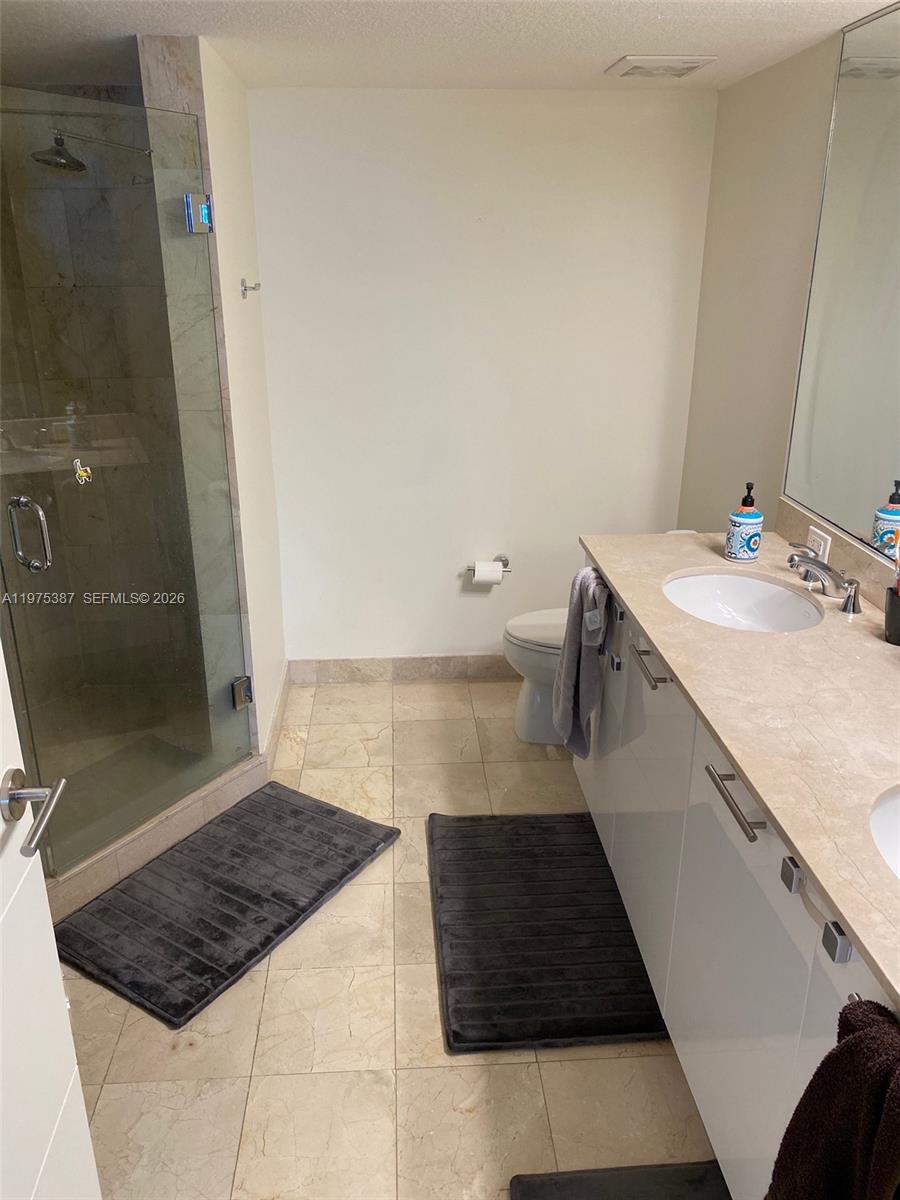 1800 CLUB CONDO - Residential Lease