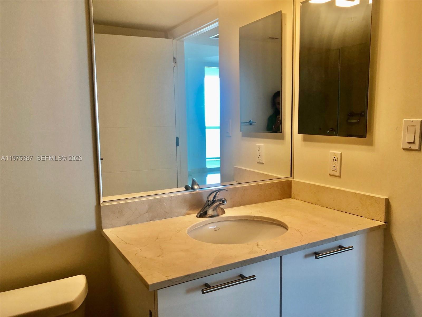 1800 CLUB CONDO - Residential Lease