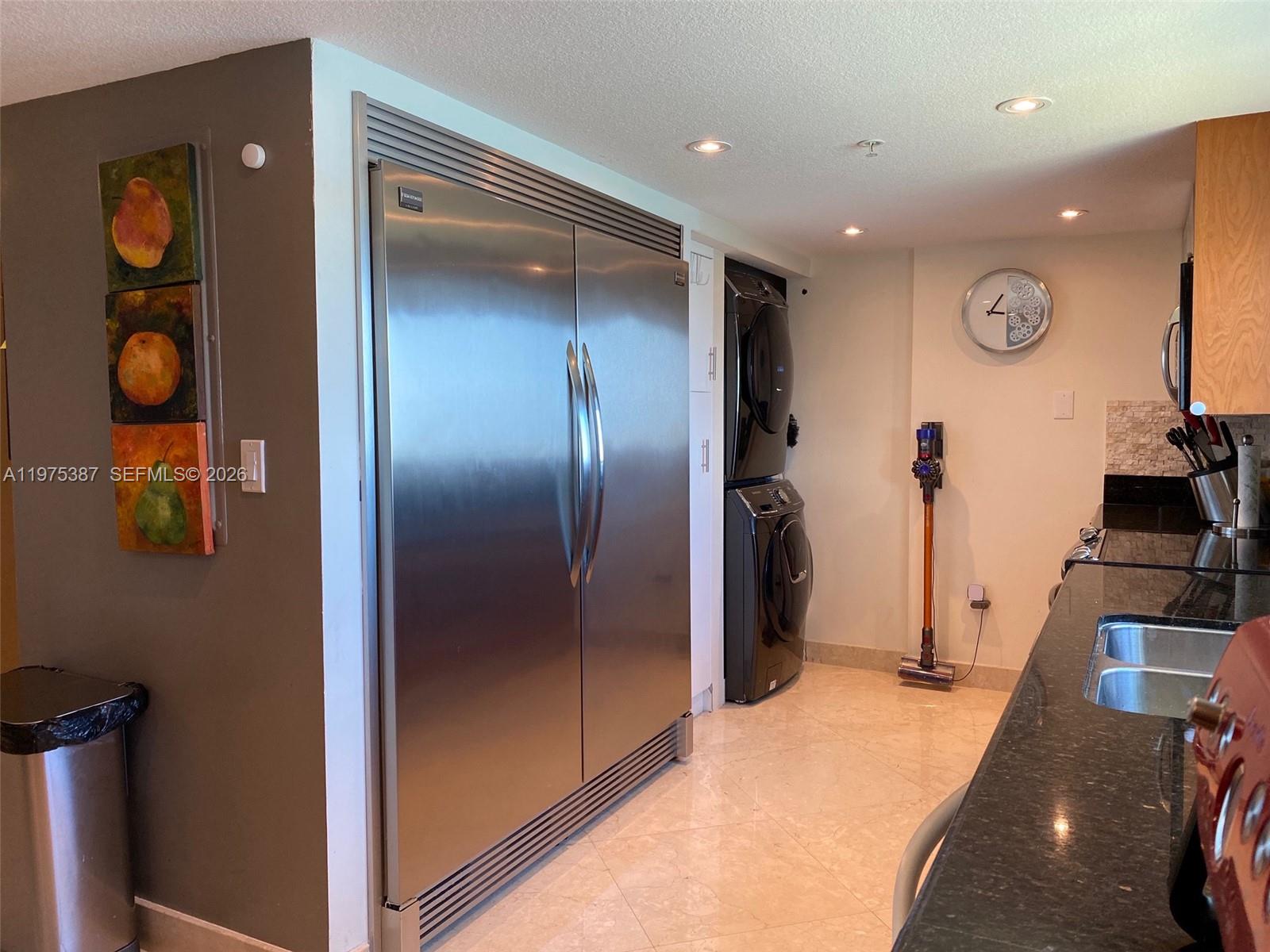 1800 CLUB CONDO - Residential Lease