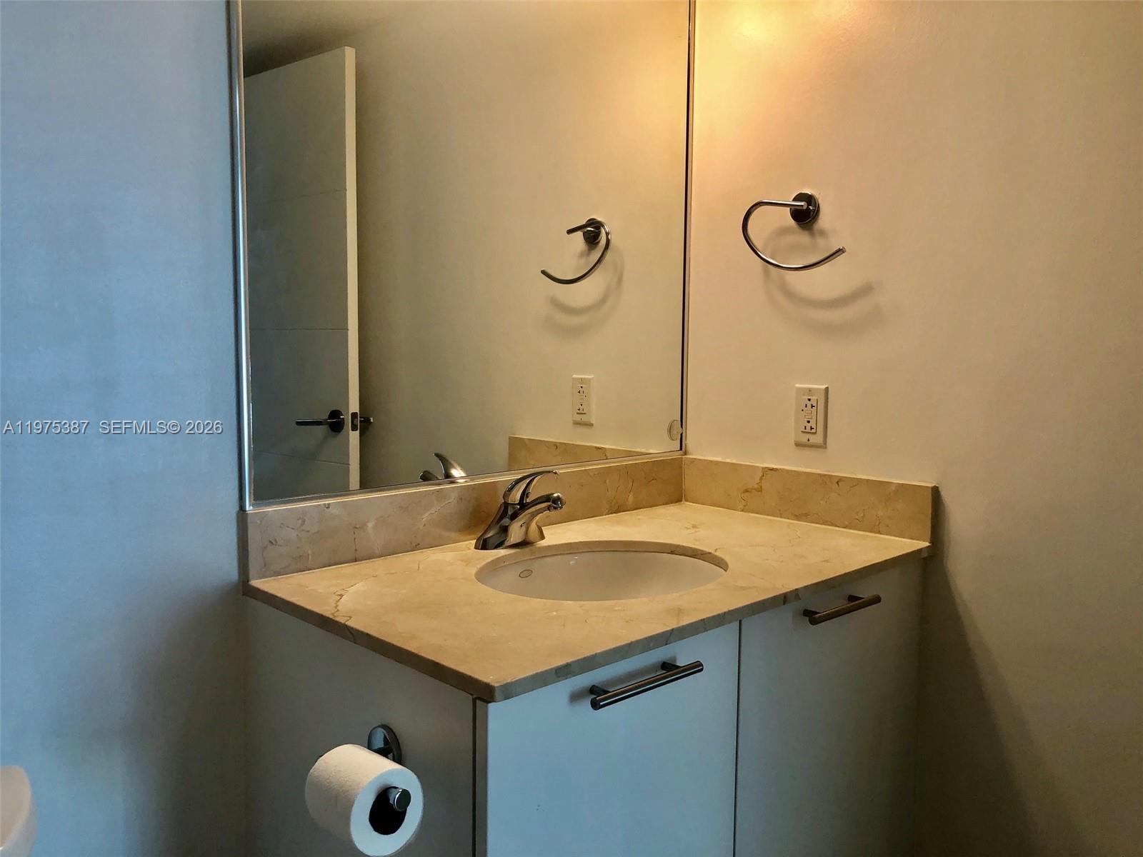 1800 CLUB CONDO - Residential Lease