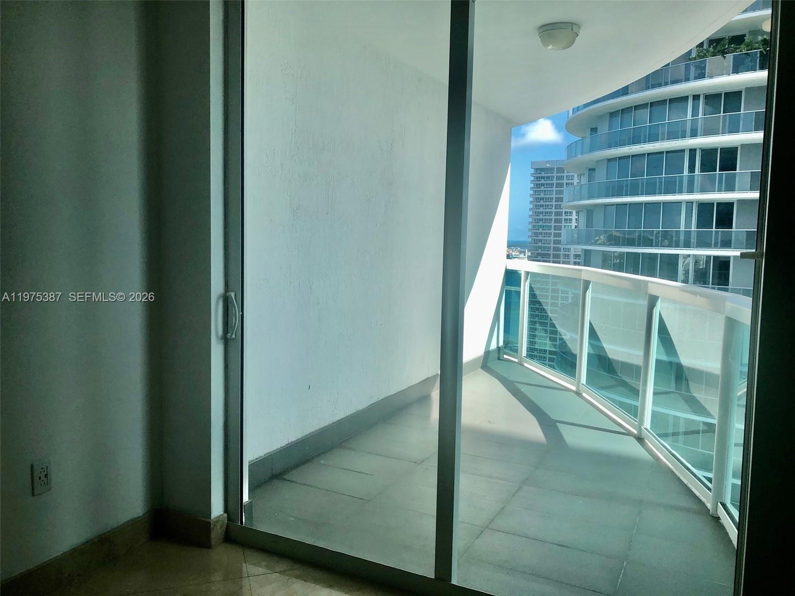 1800 CLUB CONDO - Residential Lease