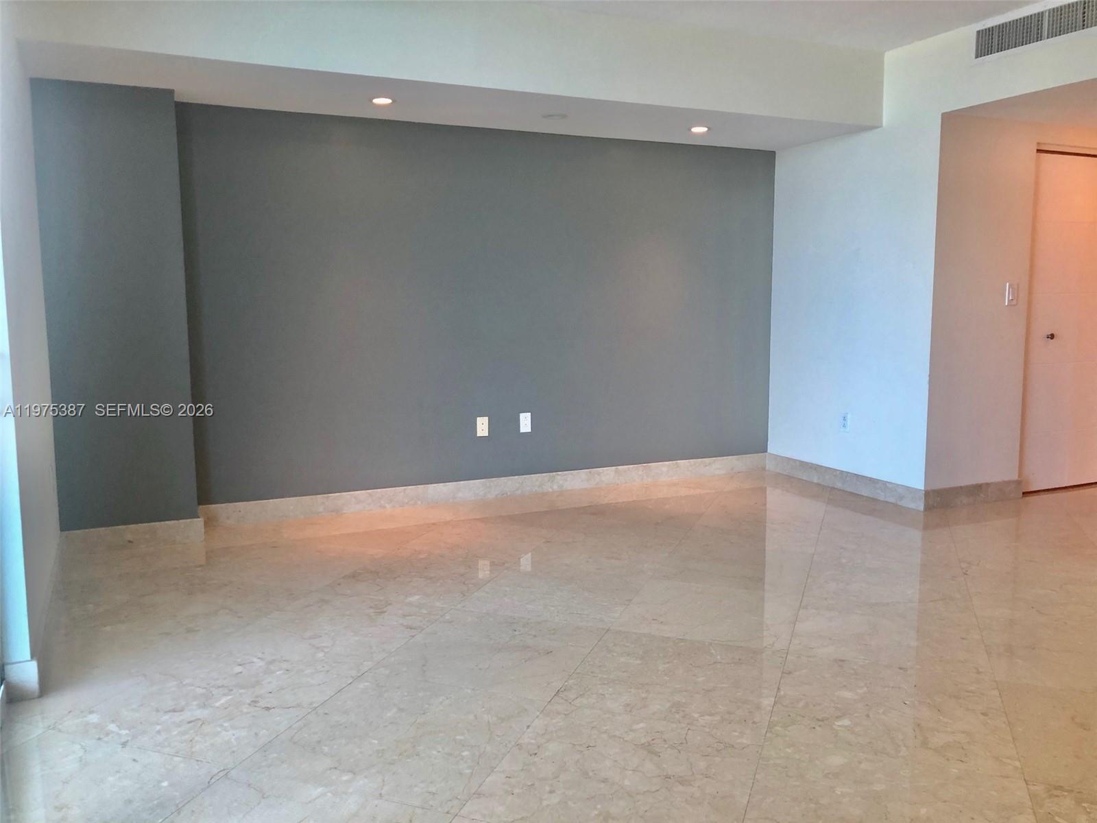 1800 CLUB CONDO - Residential Lease