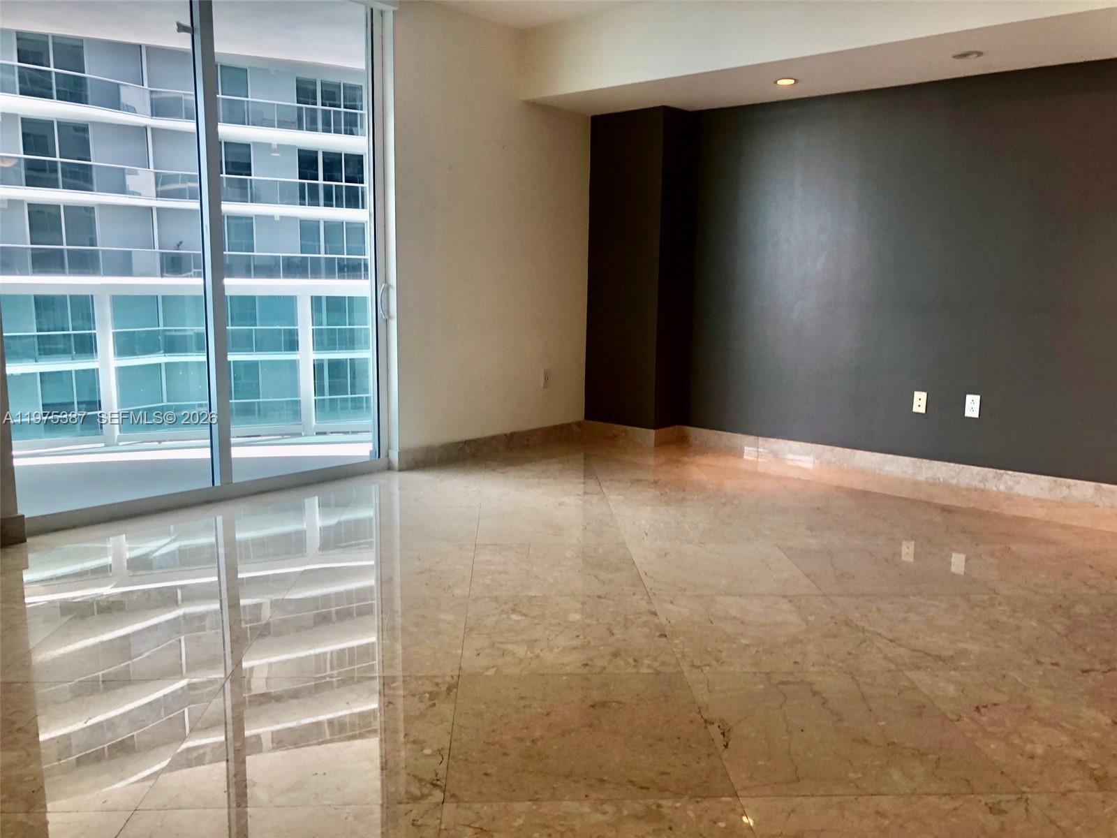 1800 CLUB CONDO - Residential Lease