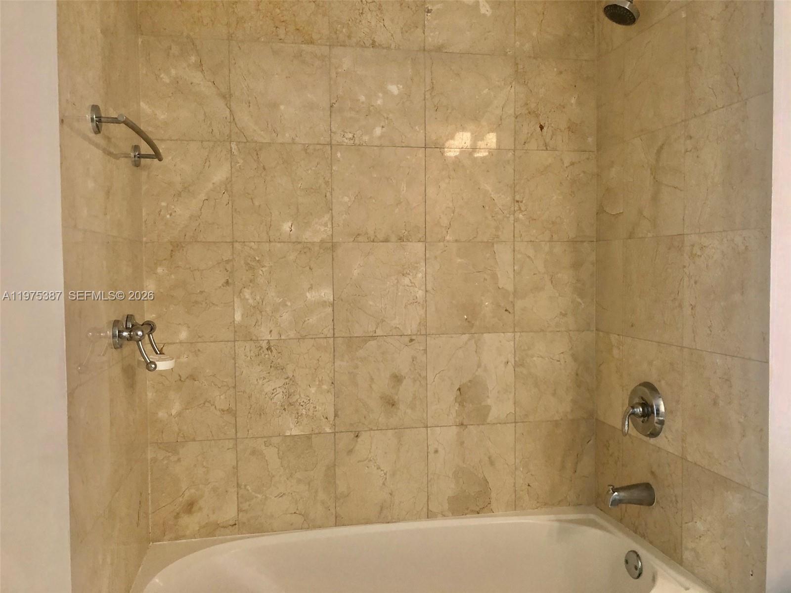 1800 CLUB CONDO - Residential Lease