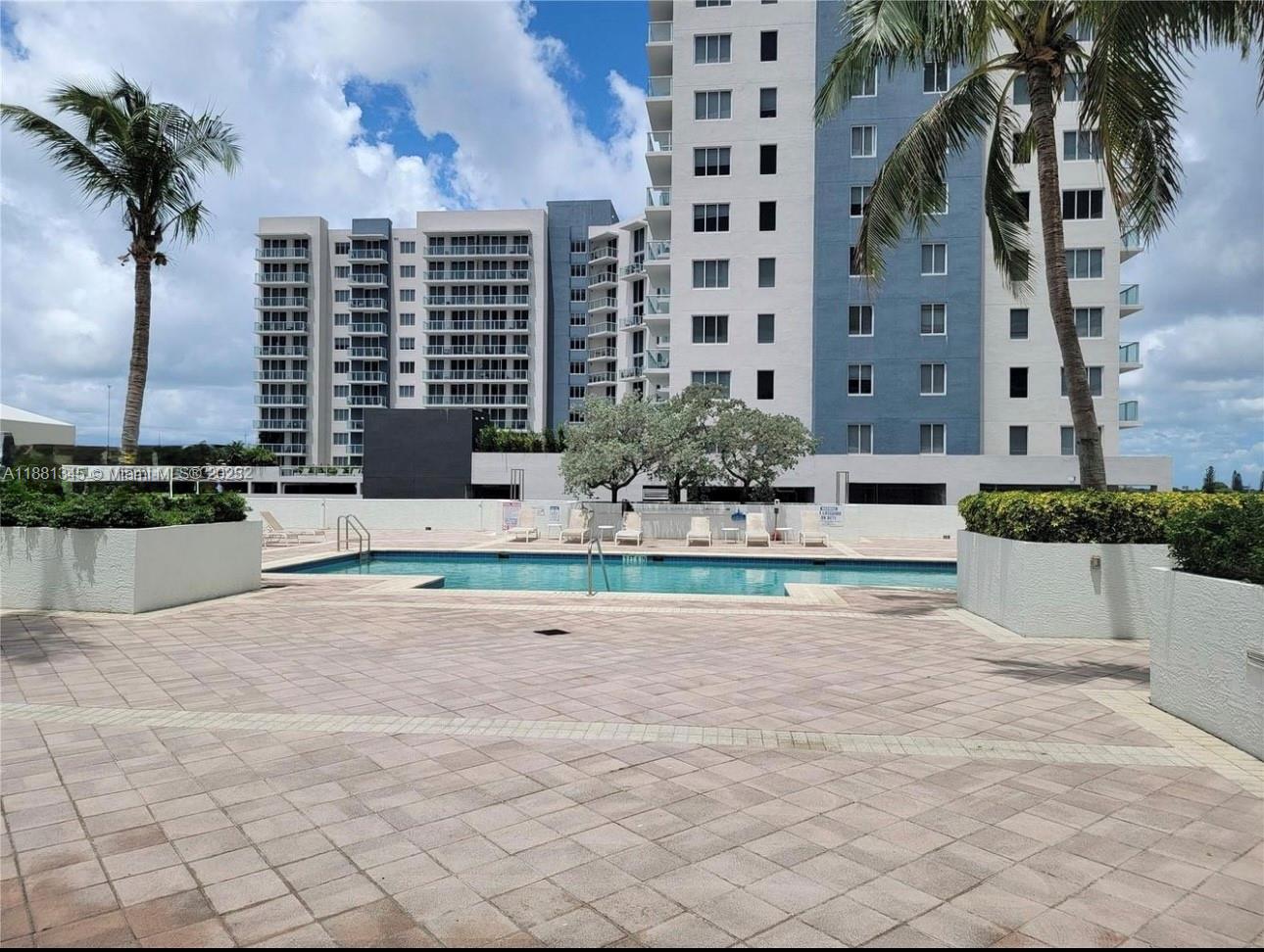 HOLLYWOOD STATION RES CON - Residential Lease