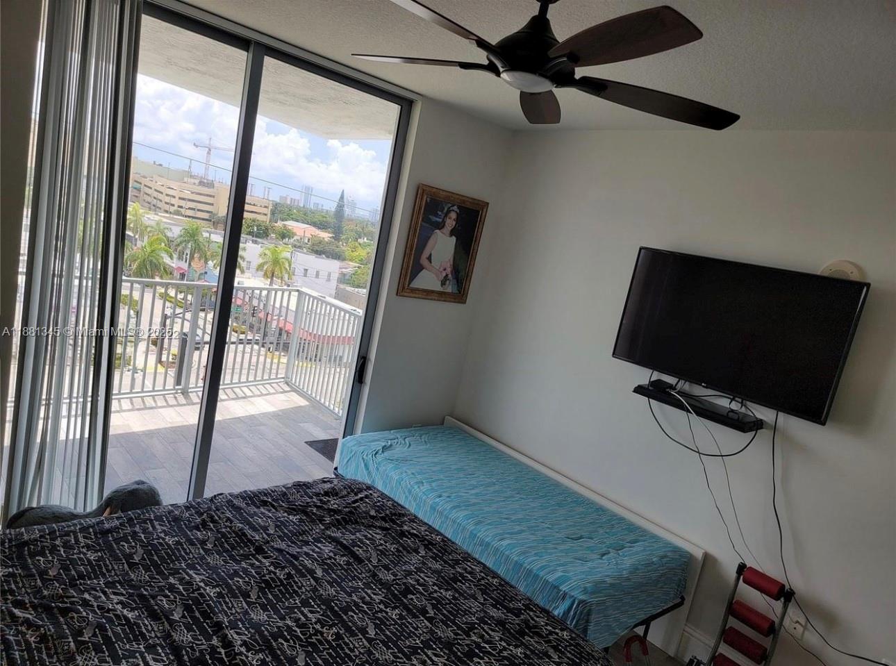 HOLLYWOOD STATION RES CON - Residential Lease