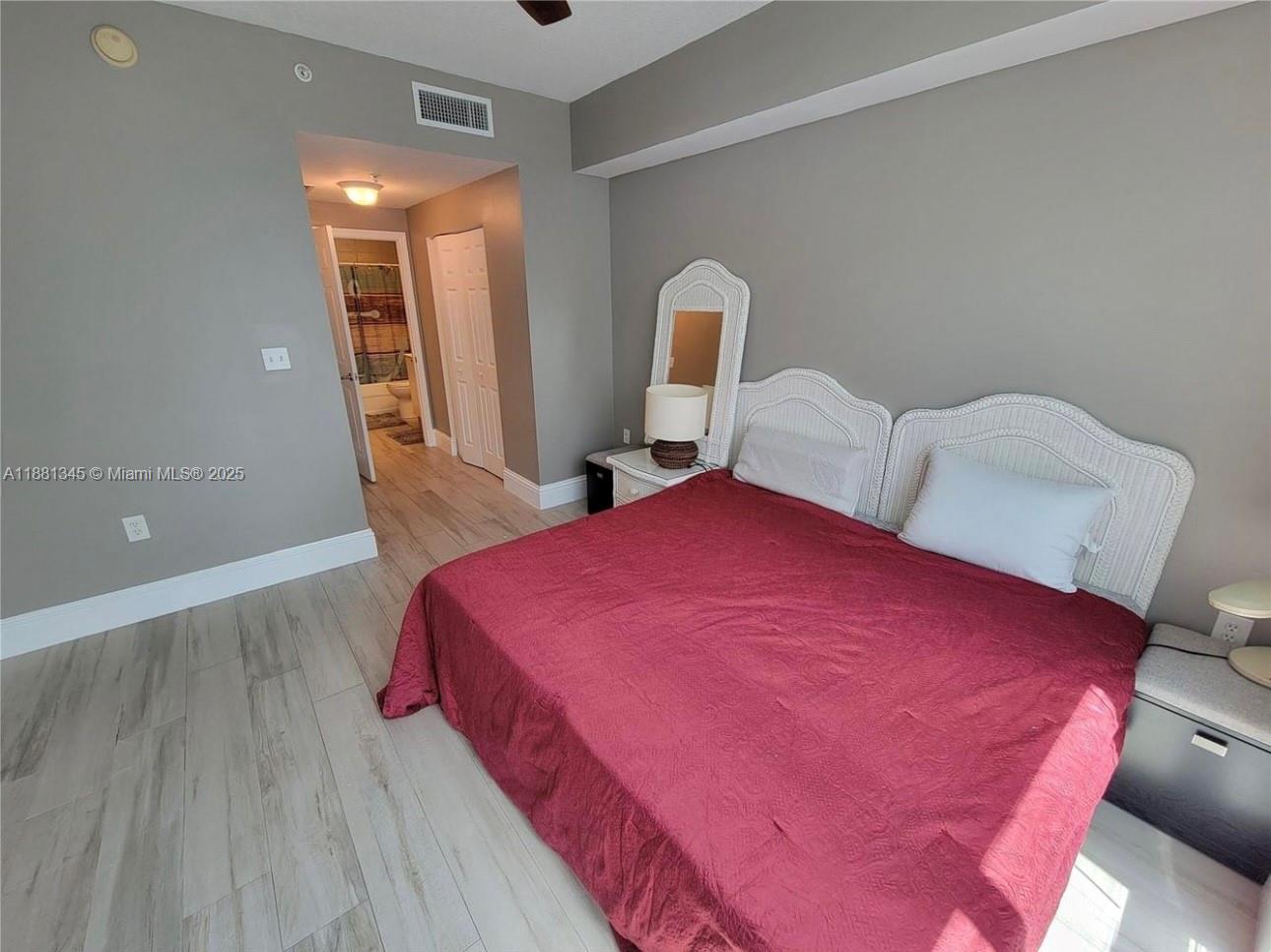 HOLLYWOOD STATION RES CON - Residential Lease