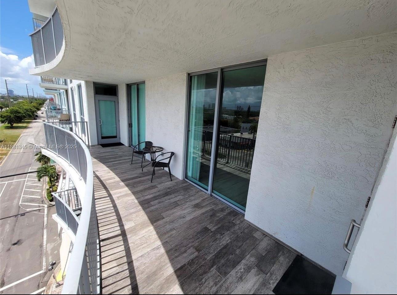 HOLLYWOOD STATION RES CON - Residential Lease