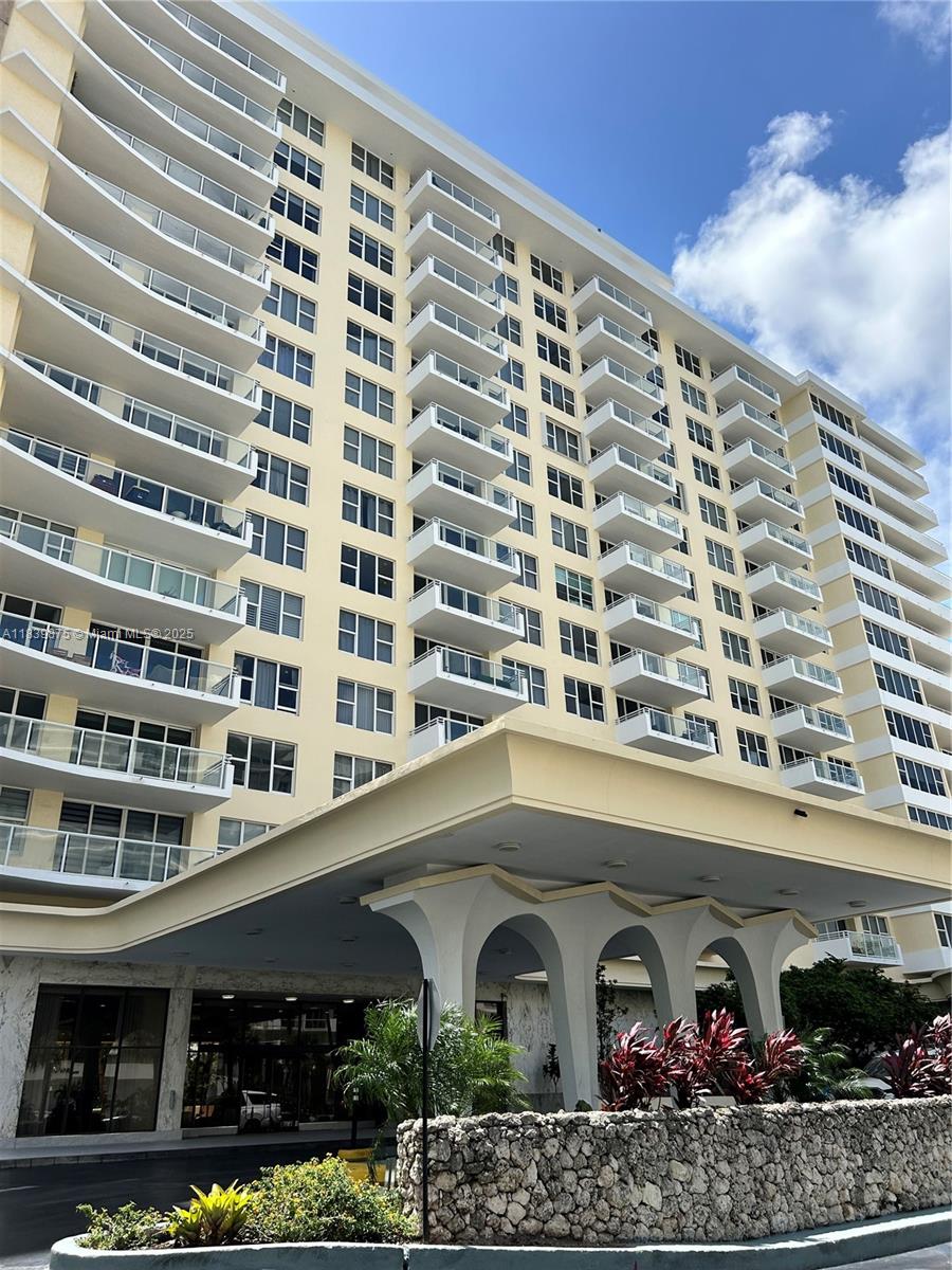 5600 Collins Ave 15V
