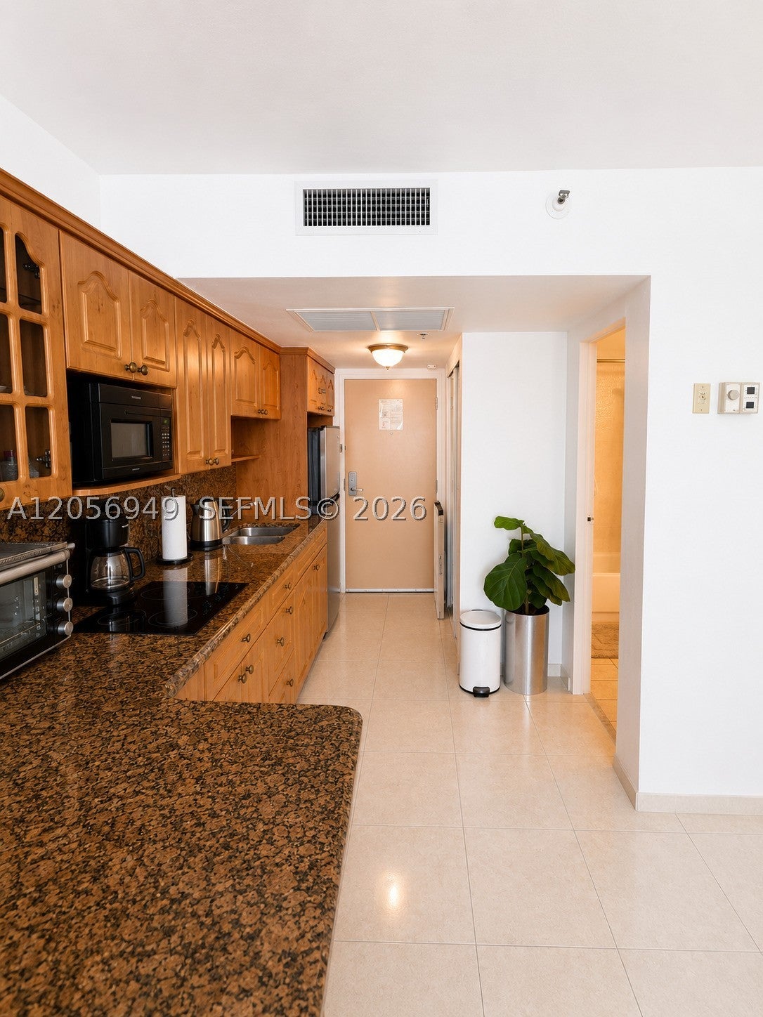 19201 Collins Ave 1025