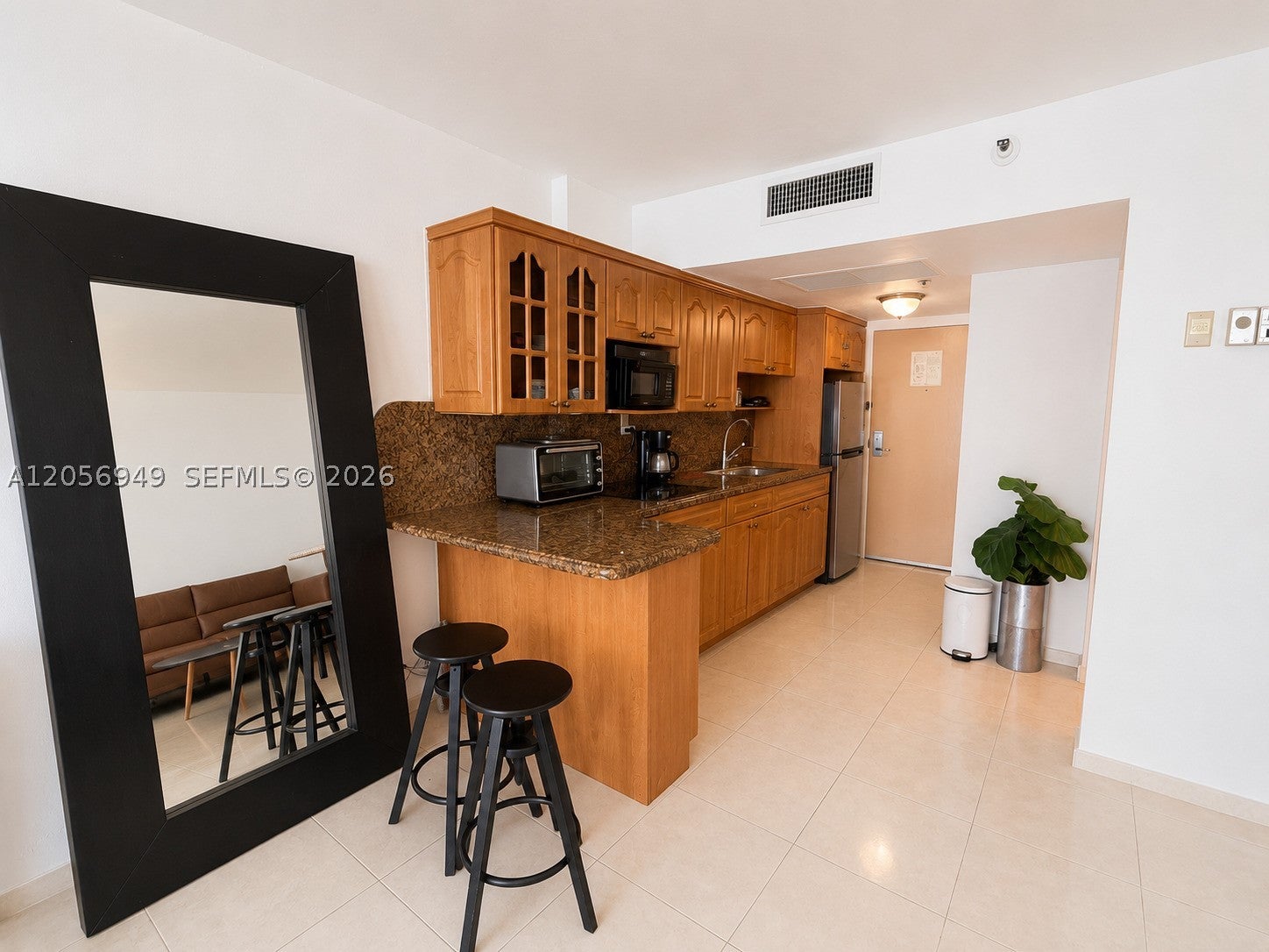 19201 Collins Ave 1025