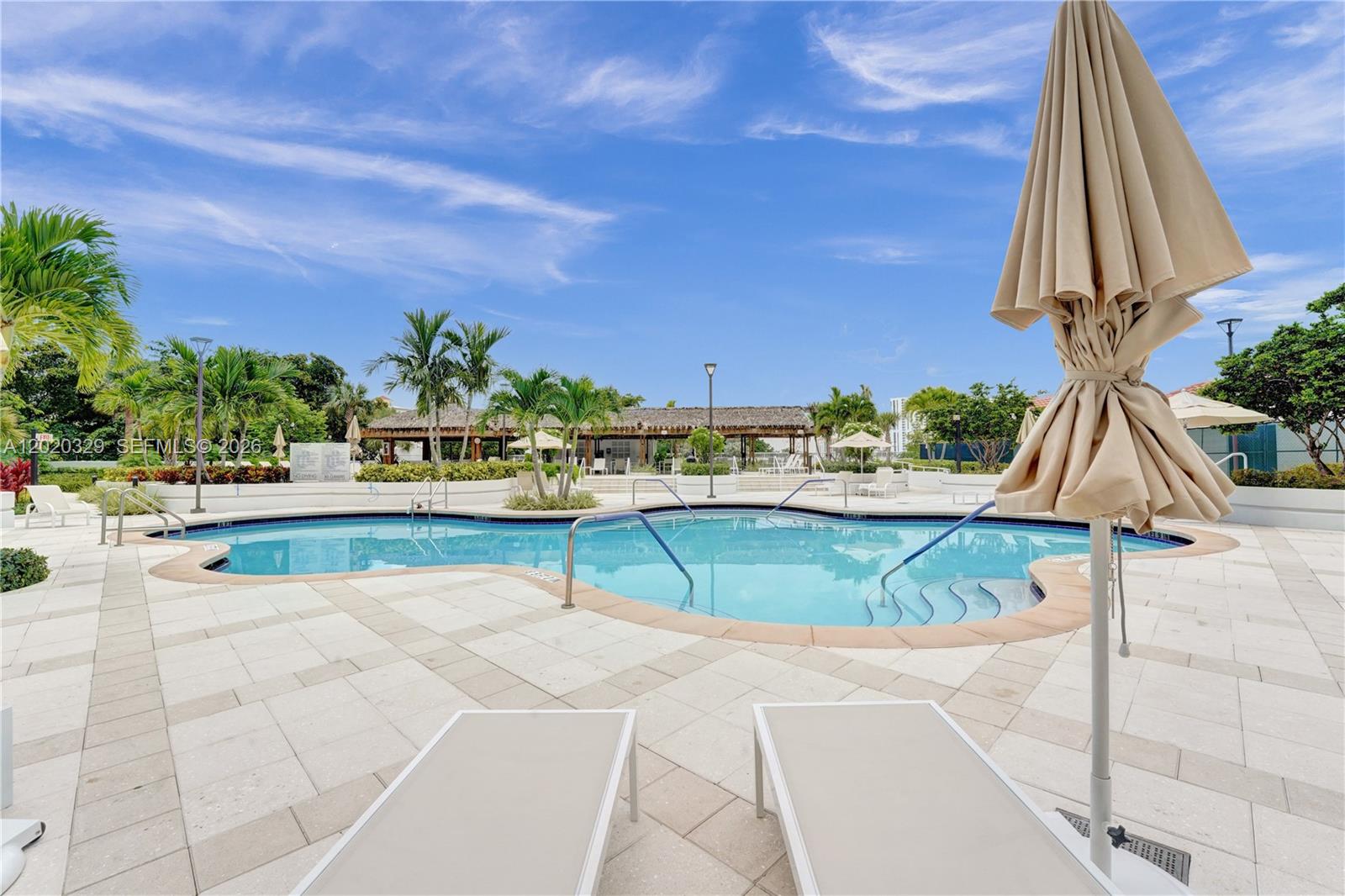 HAMPTONS WEST - Residential
