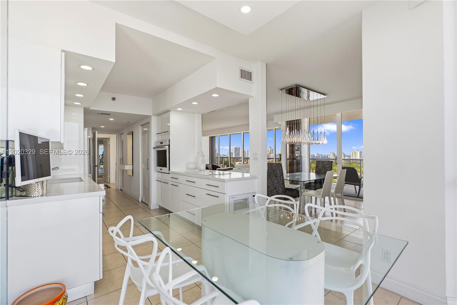 HAMPTONS WEST - Residential