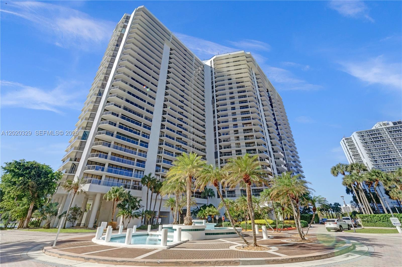 HAMPTONS WEST - Residential
