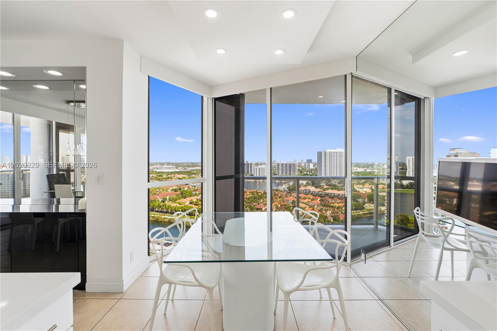HAMPTONS WEST - Residential