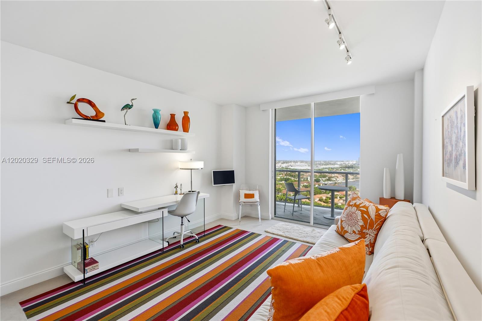 HAMPTONS WEST - Residential