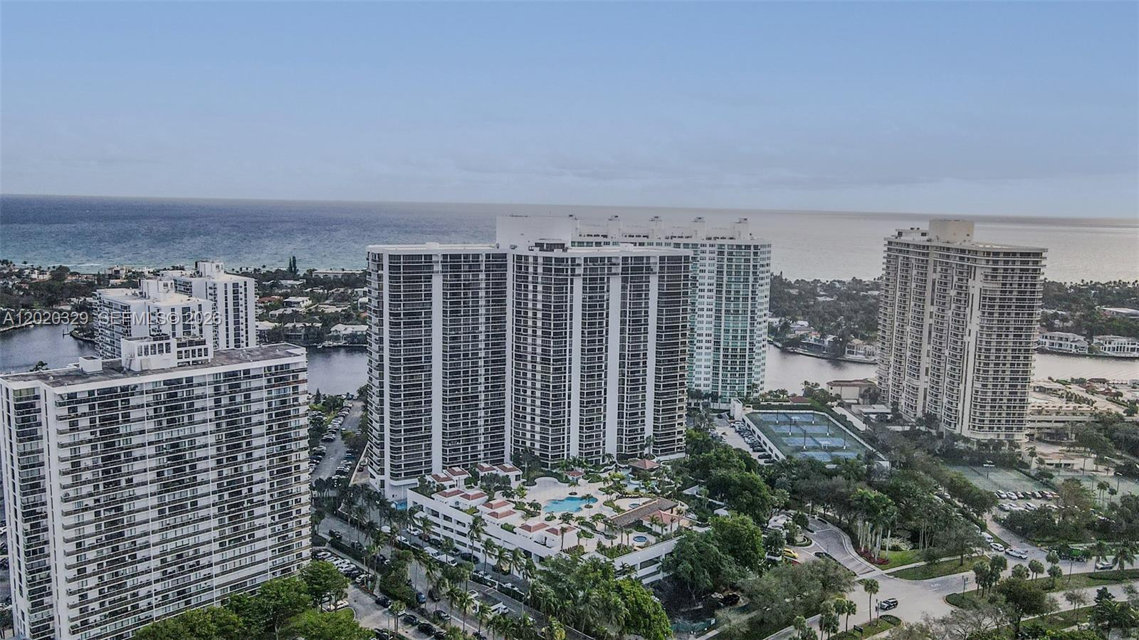 HAMPTONS WEST - Residential