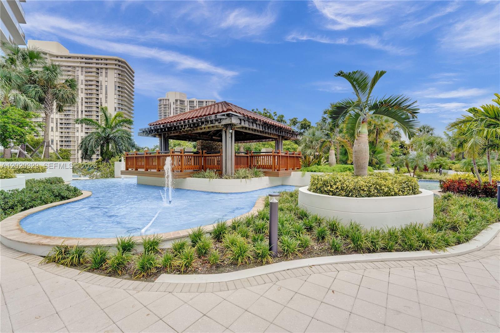 HAMPTONS WEST - Residential