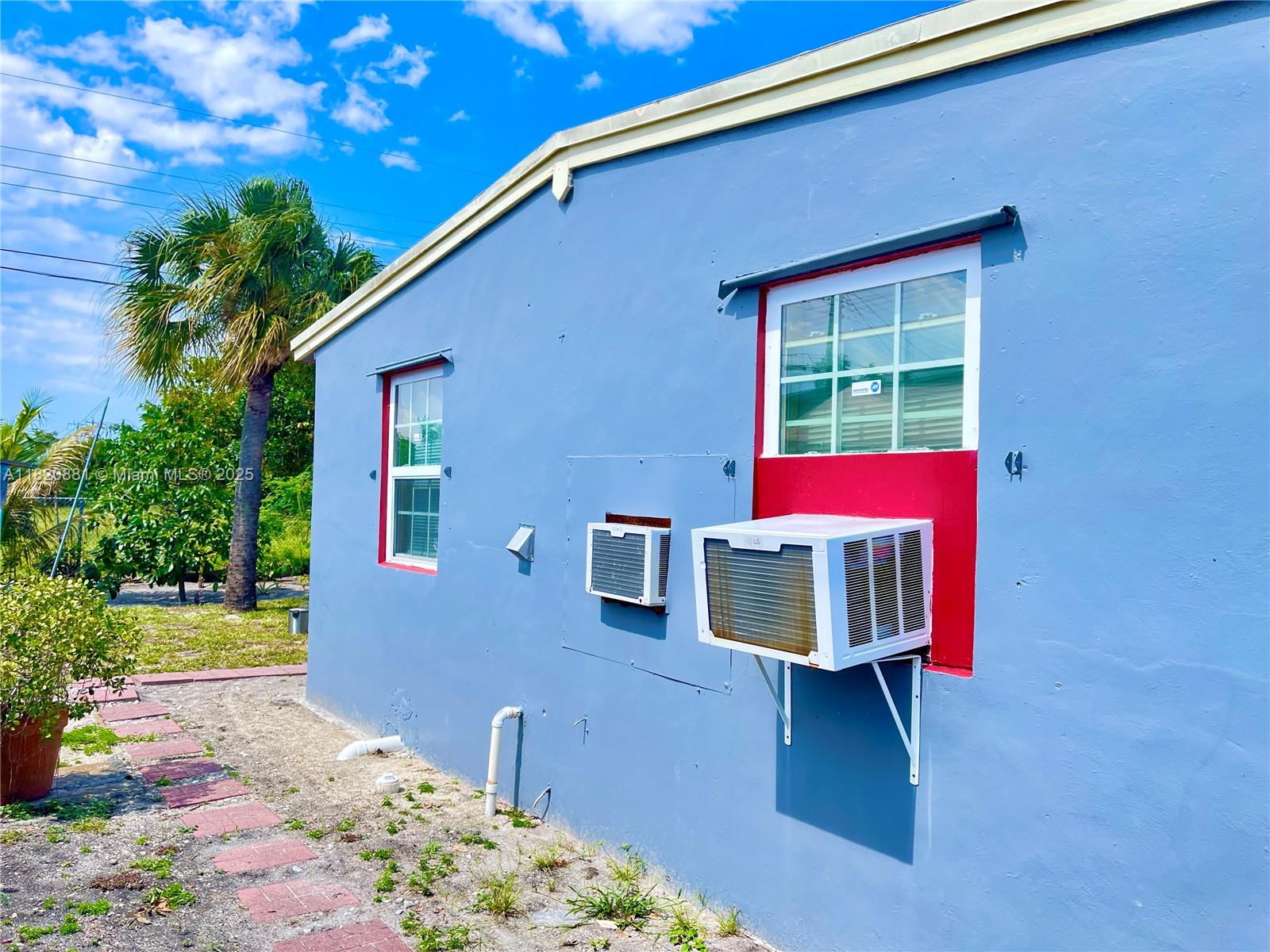 381 NW 16th St
