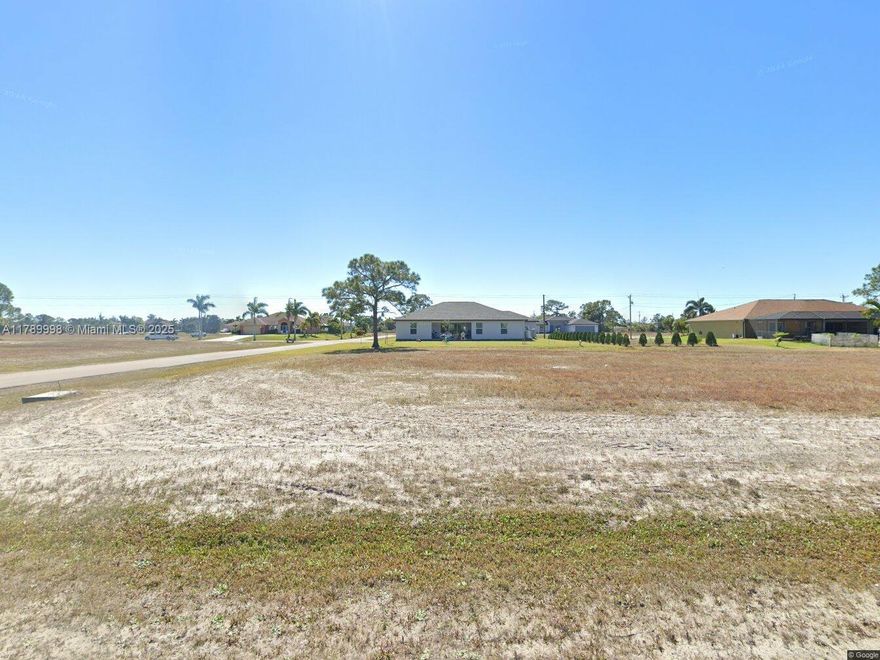 Location Location OVERSIZED LOT IN GROWING CAPE CORAL NEIGHBORHOOD. BRING ALL OFFERS!!!!