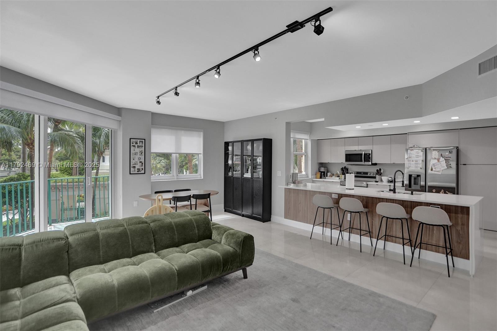 Rental Property at 20000 E Country Club Dr 211, Aventura, Miami-Dade County, Florida - Bedrooms: 3 
Bathrooms: 3  - $4,950 MO.