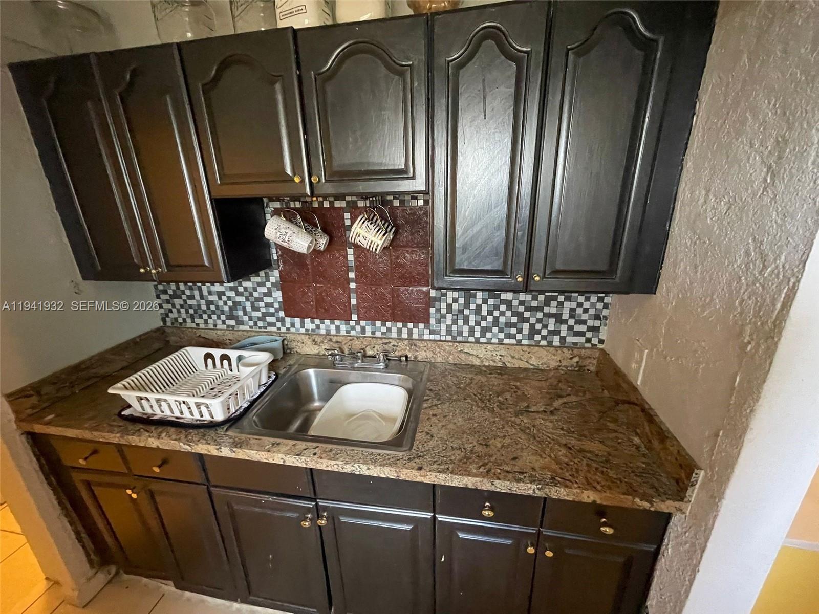 LAUDERDALE MANORS REVISED - Residential Lease