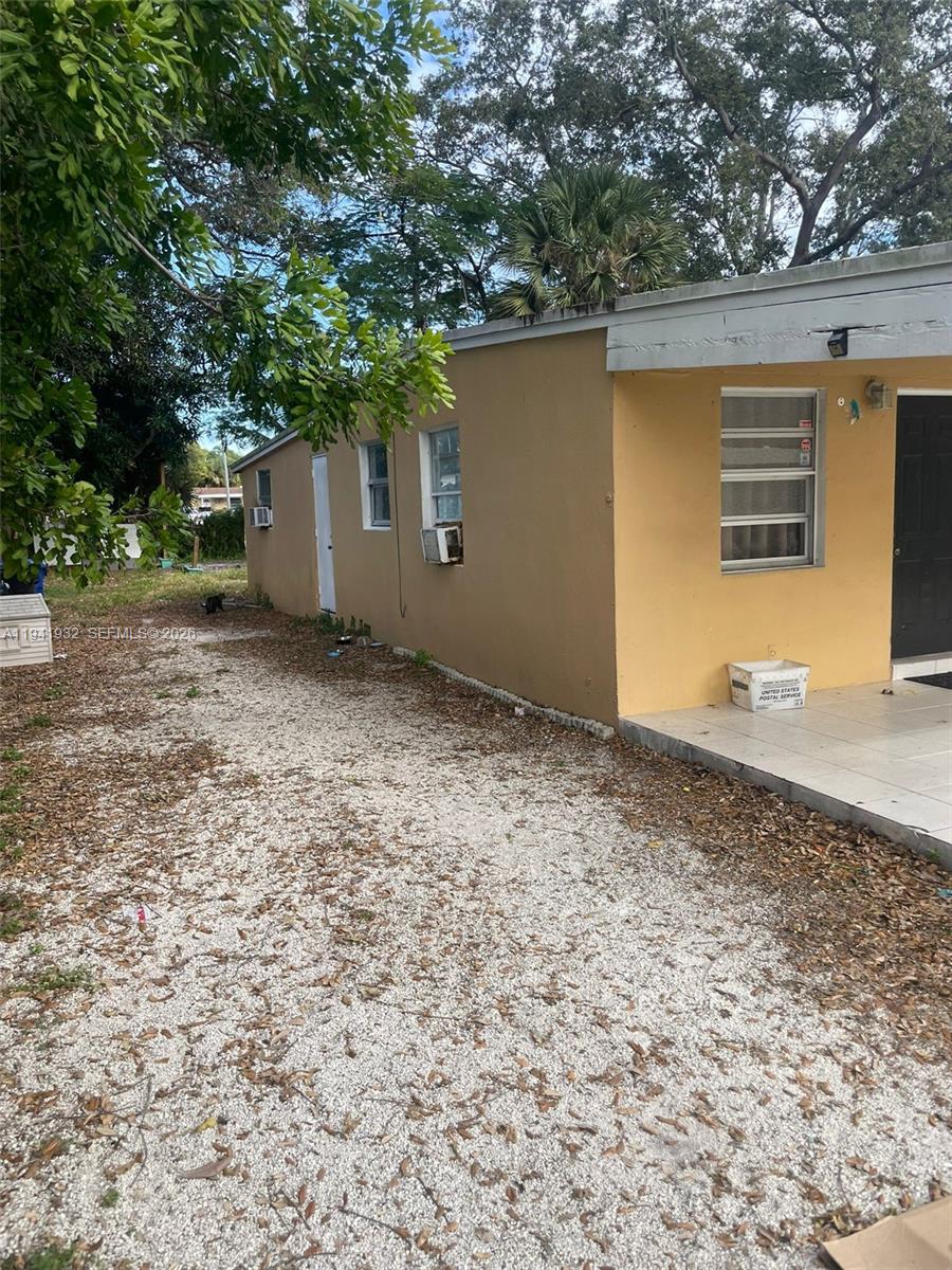 LAUDERDALE MANORS REVISED - Residential Lease